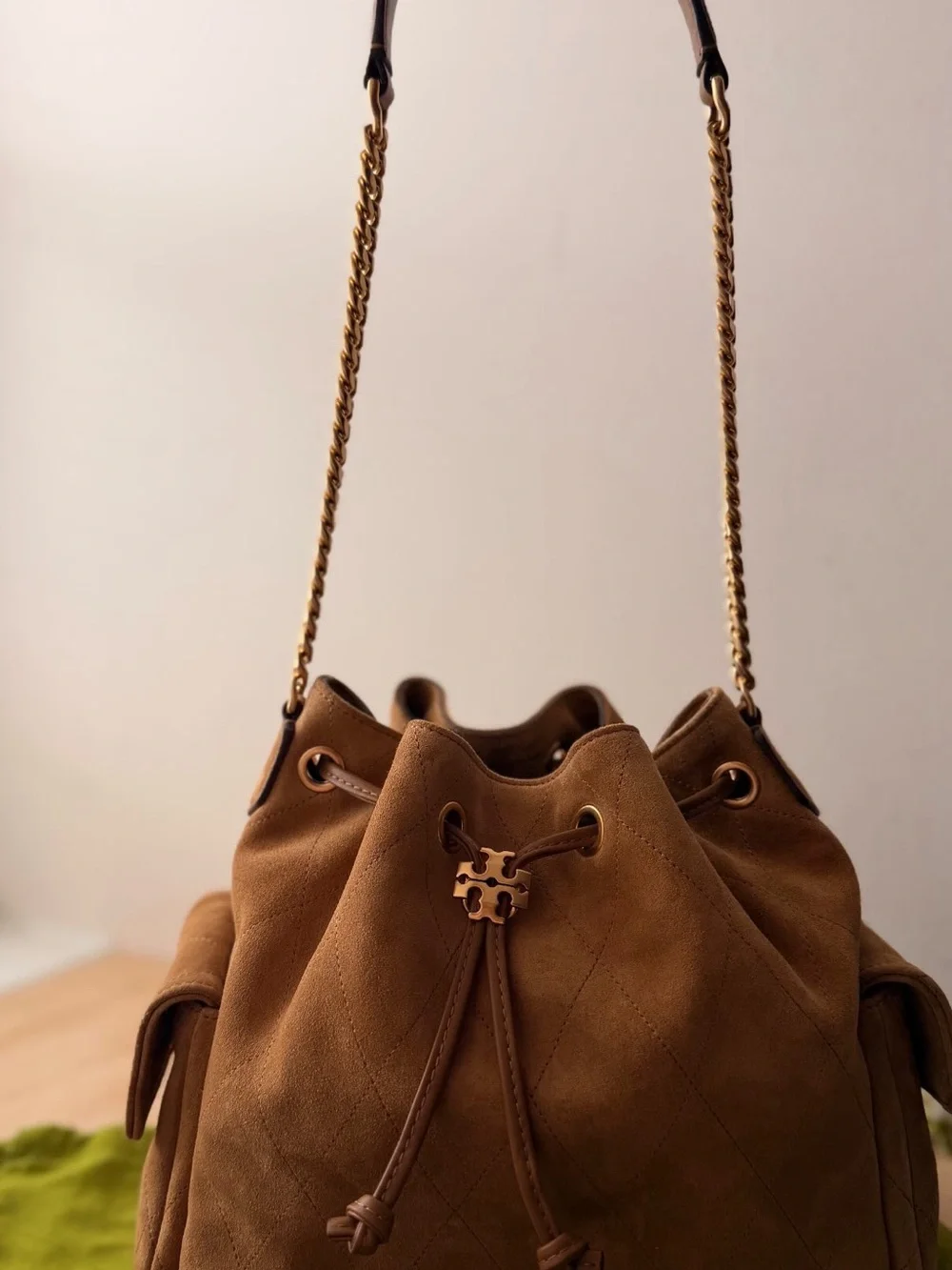 CHARLIE QUILTING DRAWSTING BAG X TORY BURCH✨ Brown Suede